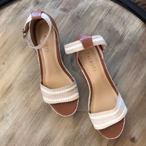 Talbots neutral wedge